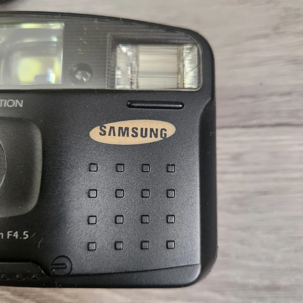 Vintage Samsung FF-222 Black Camera 35mm Point & Shoot Film Red Eye Reduction AA